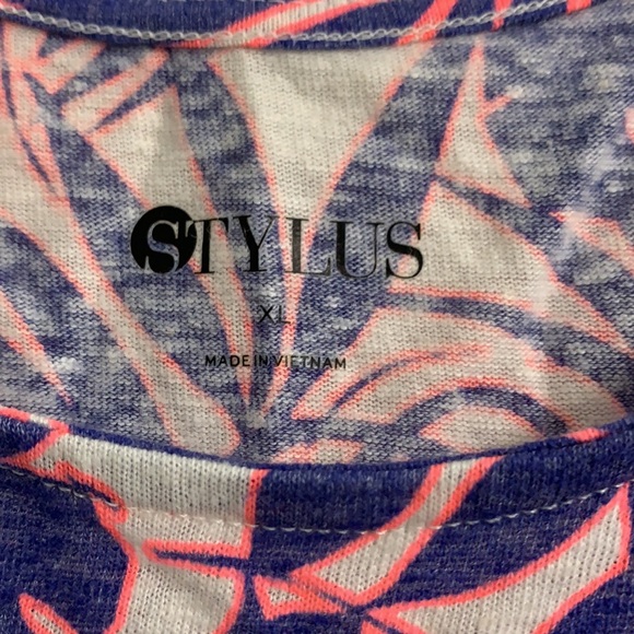 Stylus sleeveless tee - Picture 2 of 4